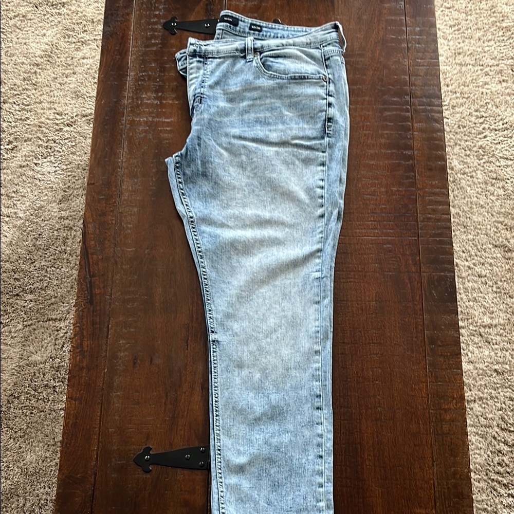 Buckle BKE Mason Men's Light Blue Jeans CoolMax Straight Tapered Leg.